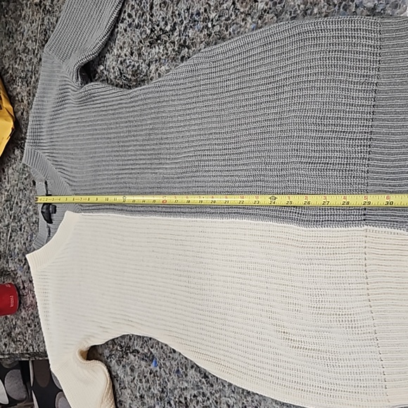 "SAY WHAT" Sz. L. Two-tone, gray /cream, long-sleeved, midi, sweater dress. - Picture 9 of 12